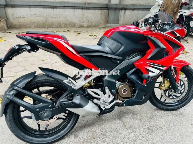 Bajaj Pulsar RS200 màu đỏ đen
