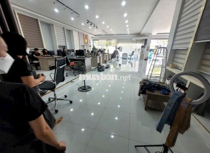 Cần cho thuê nhà MT Ngang 10m 553B Lũy Bán Bích P.Phú Thạnh Q.Tân Phú
