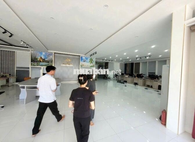 Cần cho thuê nhà MT Ngang 10m 553B Lũy Bán Bích P.Phú Thạnh Q.Tân Phú