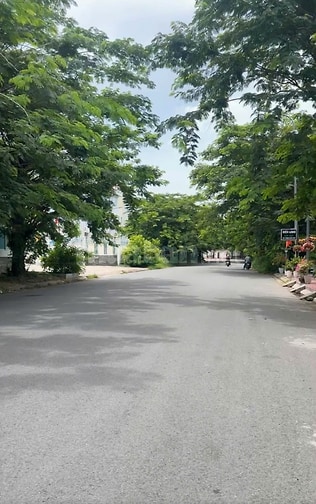 Bán nhà KDC 13E Làng Việt Kiều, Bình chánh, dt lớn, giao nhà thô