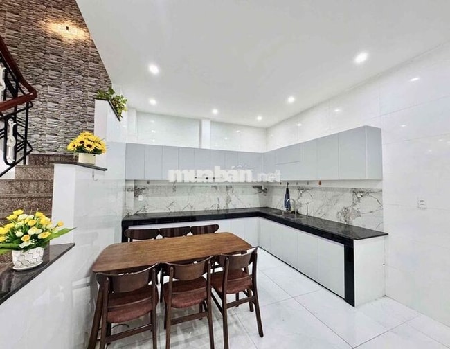 Cho thuê nhà Hoà Xuân 13tr nhà mới sạch sẽ, có nội thất