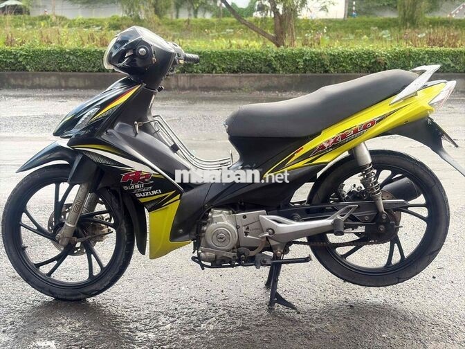 Suzuki Axelo 125 màu Đen vàng