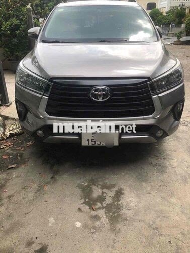 Toyota Innova 2022 2.0E Bạc 7 chỗ