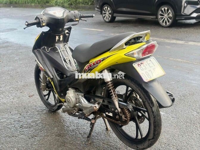 Suzuki Axelo 125 màu Đen vàng