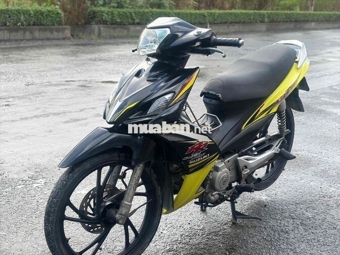 Suzuki Axelo 125 màu Đen vàng