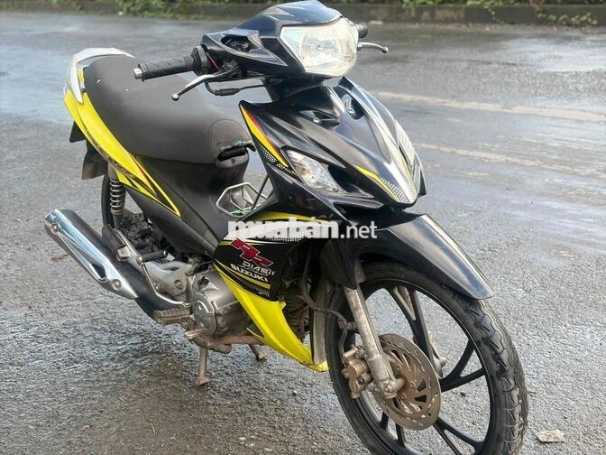Suzuki Axelo 125 màu Đen vàng