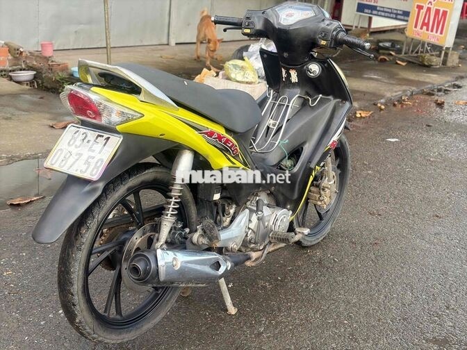 Suzuki Axelo 125 màu Đen vàng