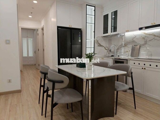 Cho thuê gấp căn 2PN Vinhomes Central Park 82m2 thiết kế hiện đại