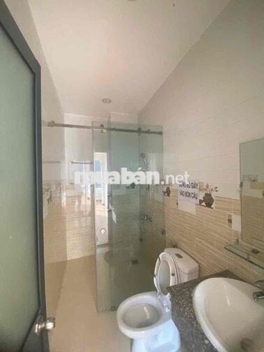 MT Nguyễn Cảnh Chân mới đẹp đông đúc khách du lịch