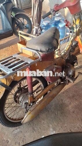 Honda Super Cub màu Đỏ vàng