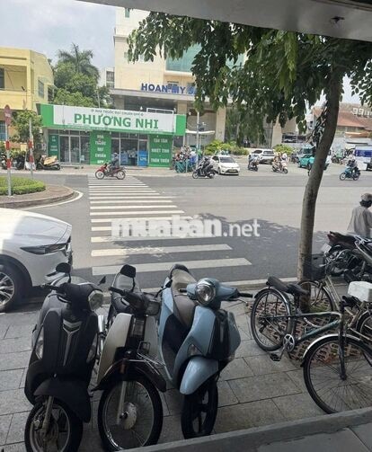 Mặt Tiền Phan Xích Long 120m2 Có 3 lầu kinh doanh tự do Gần BV Hoàn Mỹ