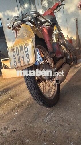 Honda Super Cub màu Đỏ vàng