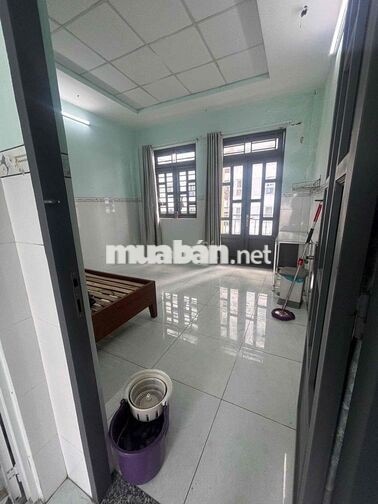 Cần cho thuê nguyên tầng 3 1 PN 1 sân thượng 1 WC 4tr/tháng