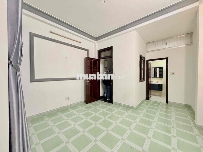 CHO THUÊ NHÀ NGUYÊN CĂN 3 PHÒNG NGỦ - HẺM Ô TÔ - CV HOÀNG VĂN THỤ