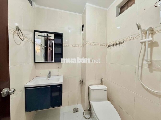 CHO THUÊ NHÀ NGUYÊN CĂN 3 PHÒNG NGỦ - HẺM Ô TÔ - CV HOÀNG VĂN THỤ