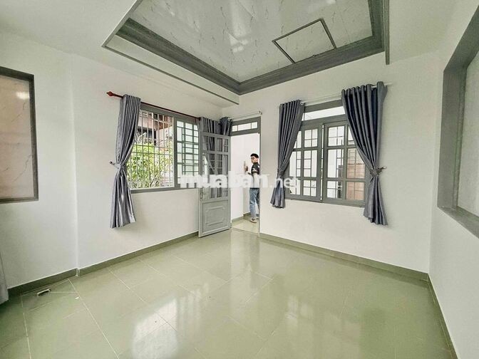 CHO THUÊ NHÀ NGUYÊN CĂN 3 PHÒNG NGỦ - HẺM Ô TÔ - CV HOÀNG VĂN THỤ