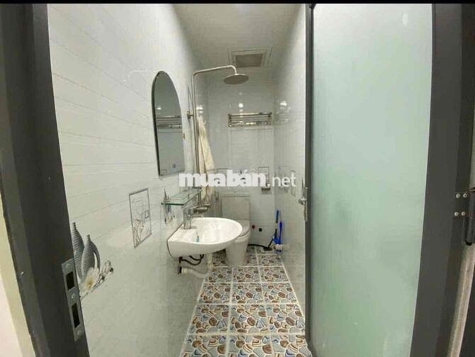 nhà 4m x 10m , đúc 1 lững , 1 lầu , 2pn , 2 máy lạnh