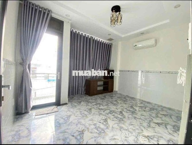 nhà 4m x 10m , đúc 1 lững , 1 lầu , 2pn , 2 máy lạnh