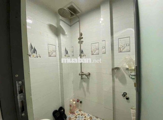 nhà 4m x 10m , đúc 1 lững , 1 lầu , 2pn , 2 máy lạnh
