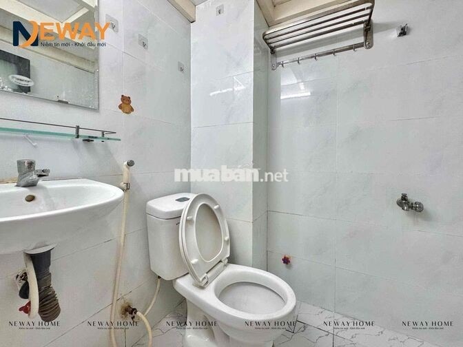 PHÒNG CỬA SỔ TRỜI THOÁNG MÁT NGAY CẦU VƯỢT HOÀNG HOA THÁM