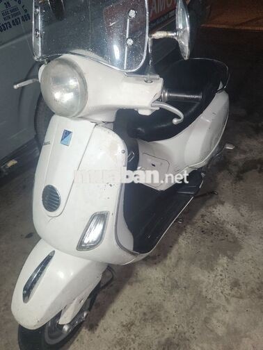 Piaggio Vespa 150cc màu trắng