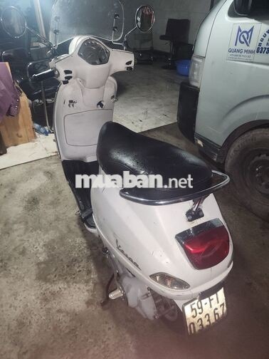 Piaggio Vespa 150cc màu trắng