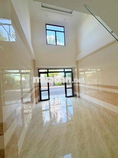 Cho thuê nhà mới 3lầu gần Vạn Phúc