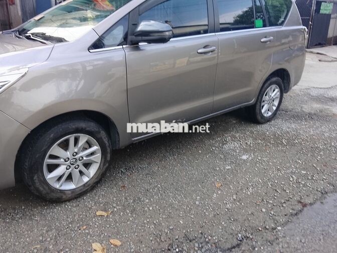 Toyota Innova 2018 150.000 km Xám