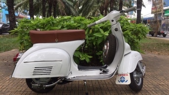 Bán1 Vespa Super VBC 150 cc màu trắng. Bán1 Vespa Super VBC 150 cc màu trắng.