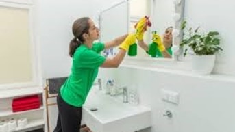 1 tuần ủi đồ 1 lần, lau dọn nhà cửa thường xuyên 1 tuần ủi đồ 1 lần, lau dọn nhà cửa thường xuyên