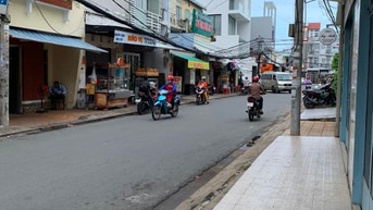 Cho thuê nhà 1 trệt 1 lầu hẻm đường Trần Bình Trọng Cho thuê nhà 1 trệt 1 lầu hẻm đường Trần Bình Trọng