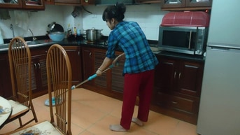 Cần tìm một người giúp việc cẩn thận, làm lâu dài Cần tìm một người giúp việc cẩn thận, làm lâu dài