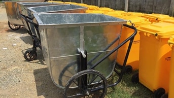 Thông số kỹ thuật cần biết rõ khi mua bán xe đẩy rác tôn 400L Thông số kỹ thuật cần biết rõ khi mua bán xe đẩy rác tôn 400L