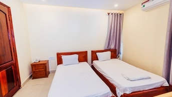 Nhà MT Tôn Đản P.15 Q.4 DTSD: 1500m2 (7 LẦU). Giá 185 triệu Nhà MT Tôn Đản P.15 Q.4 DTSD: 1500m2 (7 LẦU). Giá 185 triệu