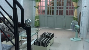 Ngôi nhà của em đang cần người quét dọn,và nấu ăn Ngôi nhà của em đang cần người quét dọn,và nấu ăn