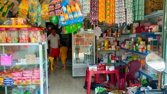 Cần sang lại cửa hàng hóa mỹ phẩm đang kinh doanh tốt Cần sang lại cửa hàng hóa mỹ phẩm đang kinh doanh tốt