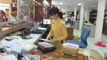 Tuyển 2 nhân viên đóng gói và tưng bày cho cửa hàng Tuyển 2 nhân viên đóng gói và tưng bày cho cửa hàng