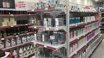 Cần tuyển gấp nhân viên nam nữ bán hàng tại cửa hàng Cần tuyển gấp nhân viên nam nữ bán hàng tại cửa hàng