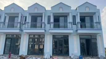 Nhà mới 4x8m ở ngay, gần chợ đình Nhà mới 4x8m ở ngay, gần chợ đình