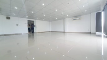 Cho thuê toà nhà số 22 Đường 3/2 Quận 10 ( nằm ngay vòng Dân chủ)