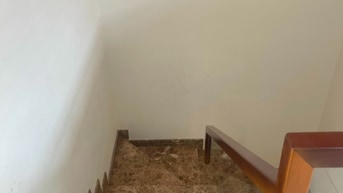 Nhà chính chủ cần bán. Xây dựng kiên cố.