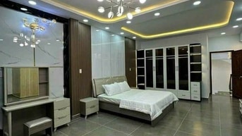 Bán biệt thư khu công viên Nguyễn Minh hoàng 10x18m trệt 2 lầu st