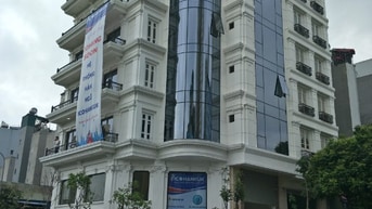 Chính chủ cho thuê toà nhà 6 tầng mặt phố Dương Khuê