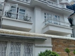 Cần bán gấp Villa Khu nội bộ, dân trí, Quận 1 DT: 8m x 17m, 2L 