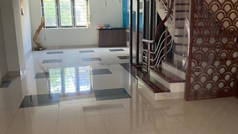 Cho thuê nhà 65Mx5T vỉa hè ô tô tránh gần phố làm văn phòng, lớp học..