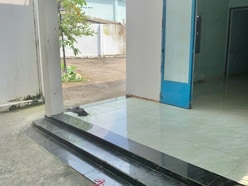 Cho thuê nhà , hẻm betong 4m . DTKV 360m2 ( 10 x 36m ) , nhà 2PN 