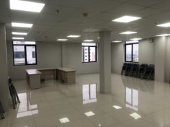 Cho thuê mặt bằng văn phòng 90 m2 tầng thượng chung cư A13