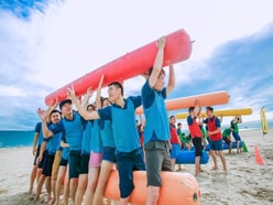 cho thuê ống phao hơi , trụ hơi chơi team building 