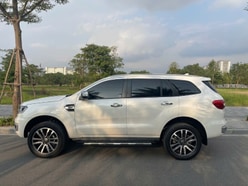 - Ford Everest titanium bản 1 cầu sản xuất 2021