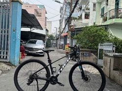 TREK marlin 4 size M bánh 29 inch đen